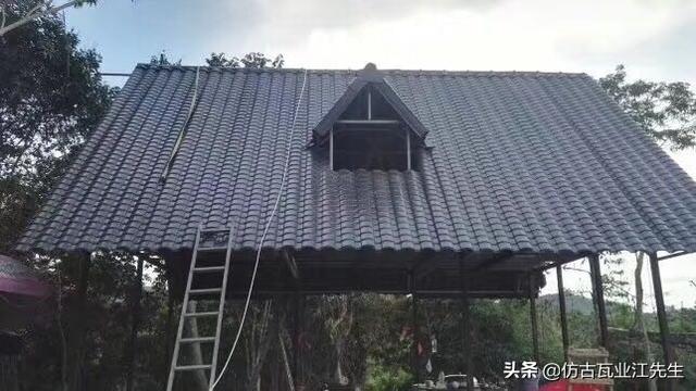還在為舊房屋面翻新承重問題考慮嗎?樹脂小青瓦幫你解決承重