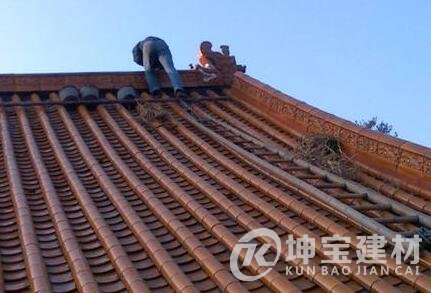 農村屋頂蓋琉璃瓦的坡度多少？多少錢一塊？安裝步驟是什么？